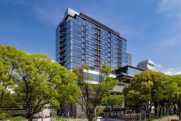 ラグジュアリーホテル「TIAD, オートグラフ コレクション」名古屋で開業、光の幻想的なチャペルも