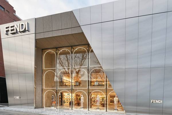 「パラッツォ フェンディ 表参道」国内最大級の旗艦店が誕生、「フェンディ カーサ」日本初店舗も