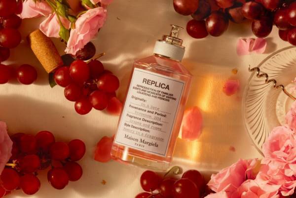 メゾン マルジェラ 「レプリカ」フレグランス“ブドウ畑を見下ろす夕暮れデート”着想の新作香水