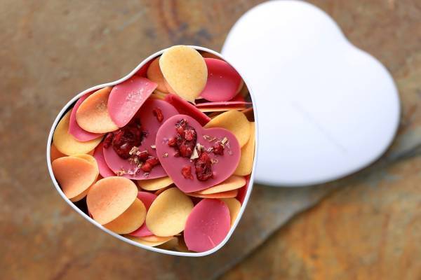 あべのハルカスのバレンタイン2023、限定チョコパフェや“花びら”チョコレートなど約140ブランド