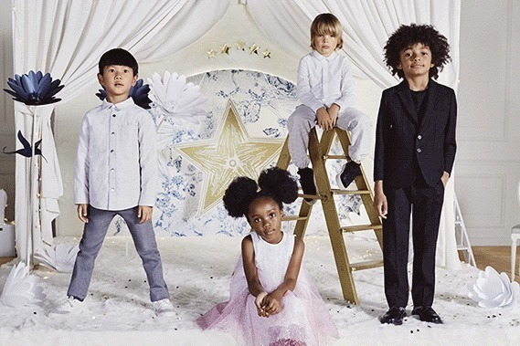 ベビー ディオールの新作キッズウェア、「カナージュ」ロングスカートやきらめくロゴの長袖Tシャツ