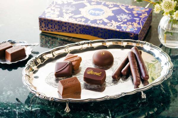 デメル2023年バレンタインチョコ、“猫パッケージ”トリュフ＆華やかボックスのアソート