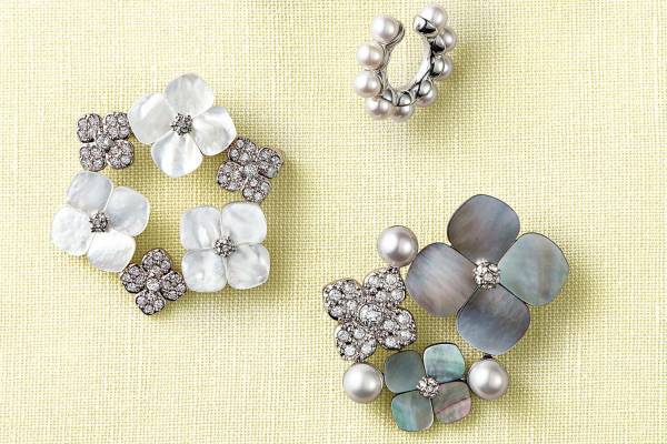 ヴァンドーム ブティック新作“蝶貝のフラワーモチーフ”イヤーカフ＆ブローチ