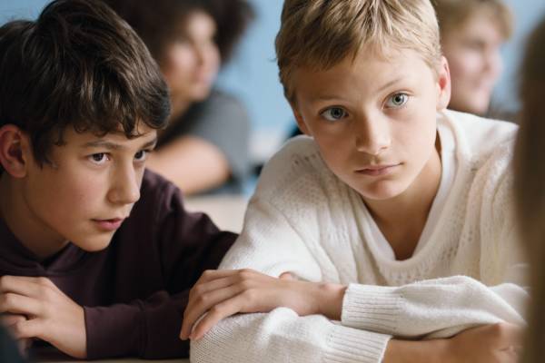 映画『CLOSE／クロース』大親友同士の13歳を描く感動作、監督は『Girl／ガール』ルーカス・ドン