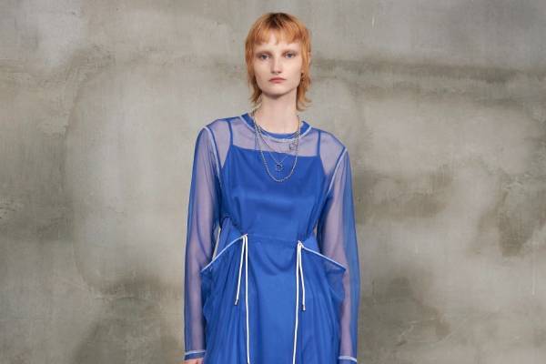 新ブランド「トラピーズ」デビュー、鮮やかなチュールドレスや変形トップスなどパメオポーズで発売