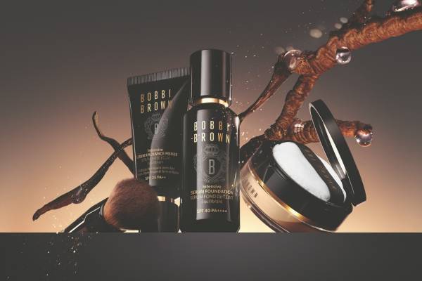 ボビイ ブラウン23年春ベースメイク、“透明感UP”粉雪ルースパウダー＆人気美容液ファンデ新色