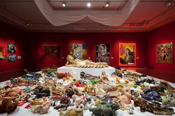 展覧会「横尾忠則展 満満腹腹満腹」横尾忠則現代美術館で、過去開催約30本の展覧会を振り返る