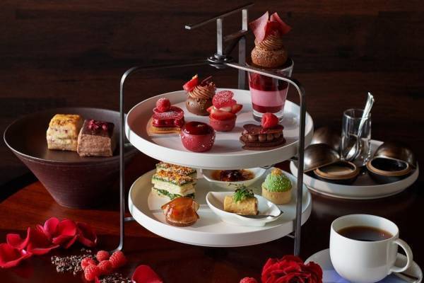 フォーシーズンズホテル東京大手町「ショコラアフタヌーンティー」“ヴァローナ”のオペラケーキ