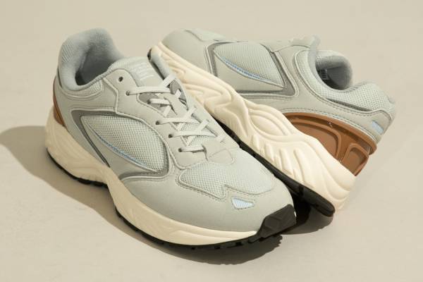 ムーンスター「エイトテンス」限定スニーカー、アーバンリサーチ ドアーズ別注のライトグレー