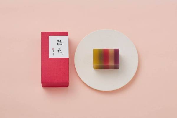 とらや23年雛菓子、“お雛様の装束”イメージの華やかな5色の羊羹＆折箱入り羊羹