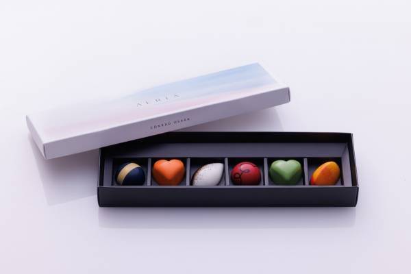 コンラッド大阪のバレンタインチョコ、“大人のビターな恋”や“淡い初恋”表現したフレーバー