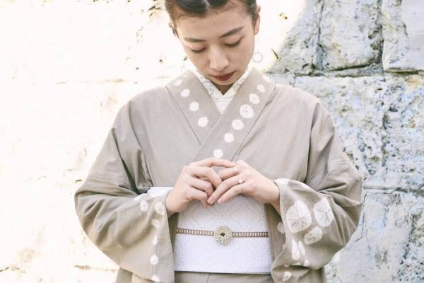 キモノ バイ ナデシコ新作着物“パールアクセサリー＆雫”着想の有松鳴海絞り×片貝木綿