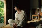 映画『サイド バイ サイド 隣にいる人』主演・坂口健太郎が“不思議な力”で人々を癒す青年に