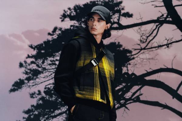 COS“バタフライ柄”ジャケットや大胆イエローチェック柄コート、ロンドン発イエボアとコラボ