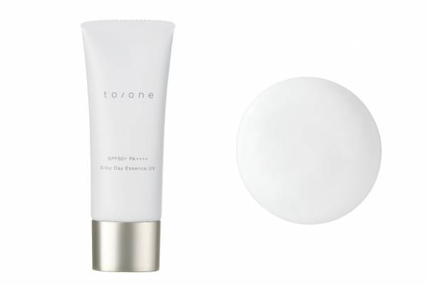 トーン23年春ベースメイク、“天然シルク配合”紫外線カット＆スキンケアを叶えるUVエッセンス