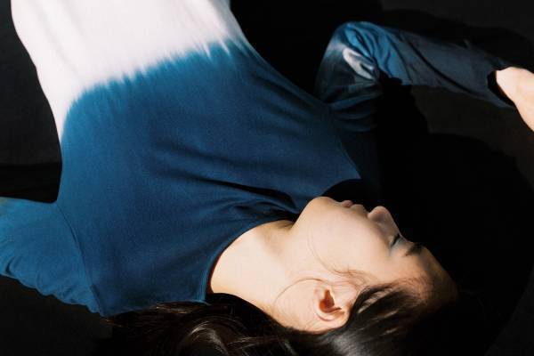 マメ クロゴウチ“絞り染めのグラデーション”ドレスなど、伊勢丹新宿店限定カラーで