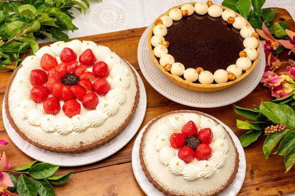 キル フェ ボンのバレンタイン限定タルト、“空浮いちご”ショート＆チョコレートのオペラケーキ