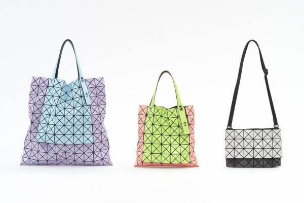 BAO BAO ISSEY MIYAKE新作バッグ“カンガルー”着想のフロントポケットトート