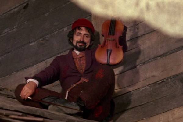 ドキュメンタリー映画『屋根の上のバイオリン弾き物語』名作ミュージカルの“背景の物語”に迫る