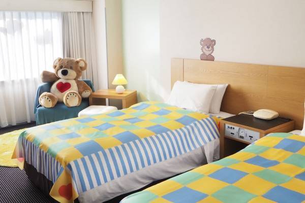 ホテルニューオータニ(東京)で「スージー・ズー」コラボルーム、クマの“ブーフ”と絵本の世界