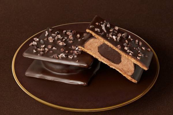 ローソンの“ゴディバ監修”新作チョコスイーツ、ほろ苦チョコサンド＆ねっとり食感のテリーヌ