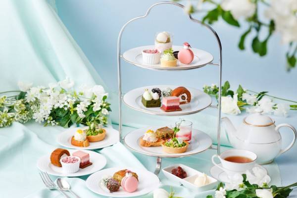 ホテルニューグランド「春のアフタヌーンティー」桜のピンクマカロンや抹茶モンブラン