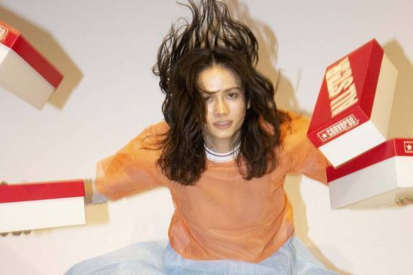 コンバース トウキョウ×コトハヨコザワ、“星型ステッチ”付きデニム＆ユニフォーム風ドレスなど