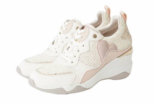 プラス ダイアナ23年バレンタイン限定スニーカー、煌めくツイード×“ぷっくり”ハートのモチーフ