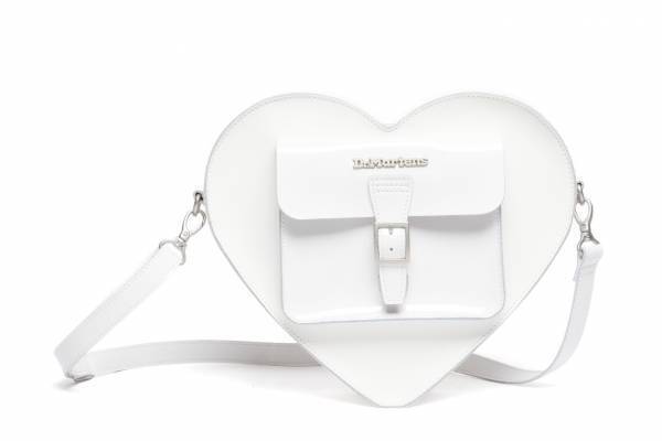 ドクターマーチンのハート型バッグ、“ホワイトやピンク”の新色＆“フリル付き”ブラック