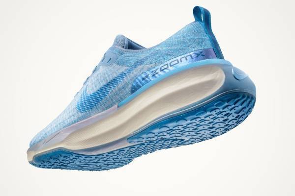 ナイキ新作シューズ「インヴィンシブル 3」“クッション性抜群”厚底ソール搭載ランニングシューズ