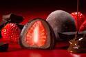 亀屋万年堂の新作「ショコラいちご大福」旬の「とちおとめ」をビターショコラ餅＆餡で包んで