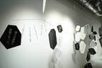 現代詩人「最果タヒ展」“詩の展示”が大阪・HEP FIVEで、詩を散りばめた空間を歩く