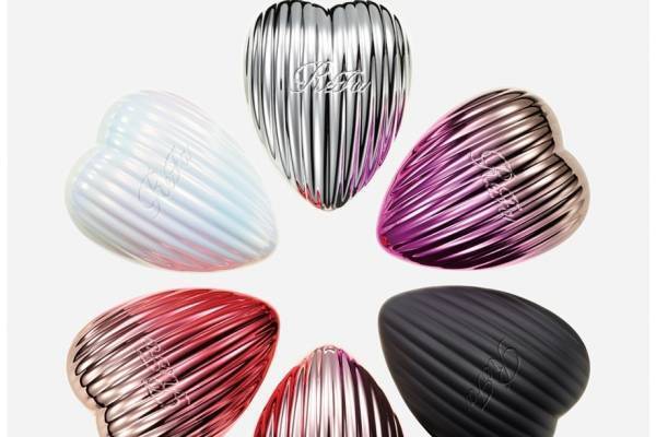 リファ人気「ハートブラシ」に“光線”デザイン、メタリックなグラデピンクなど全6色＆ミラーも内蔵