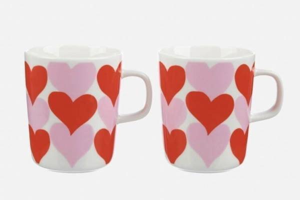 マリメッコ新作“ハート柄”のマグカップやトートバッグ、心華やぐレッド×ピンクカラーで