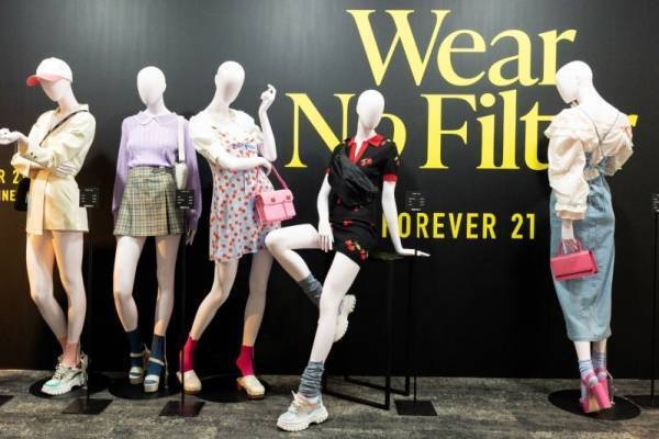 フォーエバー21が渋谷に再上陸後初の限定ストア、日本オリジナル商品約120点を披露