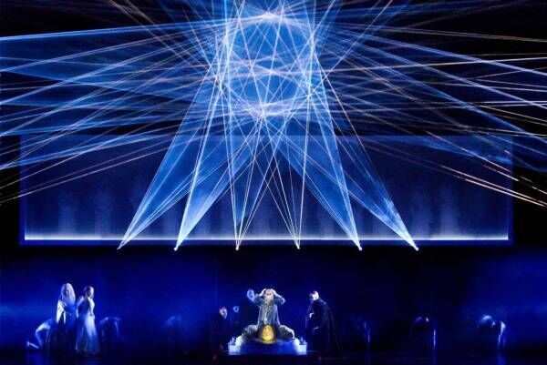 オペラ『トゥーランドット』チームラボによる“没入型”空間演出で、光の彫刻空間やデジタルアート