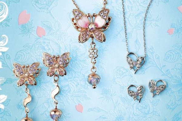 アナスイ“蝶”モチーフの新作ネックレス＆ピアス、桜の花びら×ピンクゴールドで春らしく