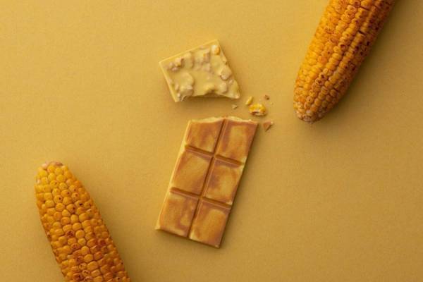 メリーチョコレート“世界大会金賞”ショコラ、「焼きとうもろこし」着想ホワイトチョコタブレット