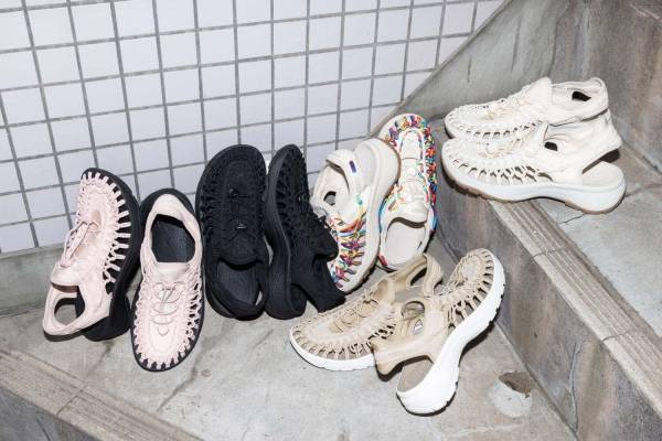 キーン人気サンダル「ユニーク」に初の“ヒールタイプ”、フィット感抜群のソール×豊富な5色展開