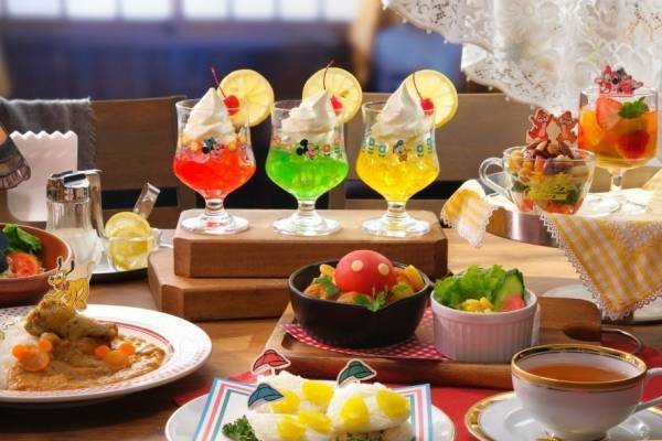 ディズニー「ミッキー＆フレンズ」カフェが東京・大阪・名古屋で、“レトロ喫茶”メニュー＆限定グッズ