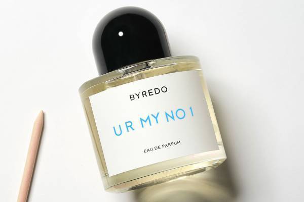 バイレード“名前のない”香水「アンネームド」バレンタイン限定復刻、文字綴るレタリングセット付き