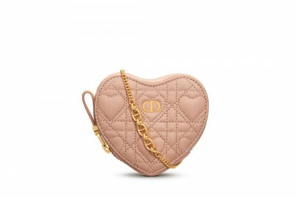 ディオール新作“ハート×アラベスク模様”のセーター＆ハートキルティングのポーチも