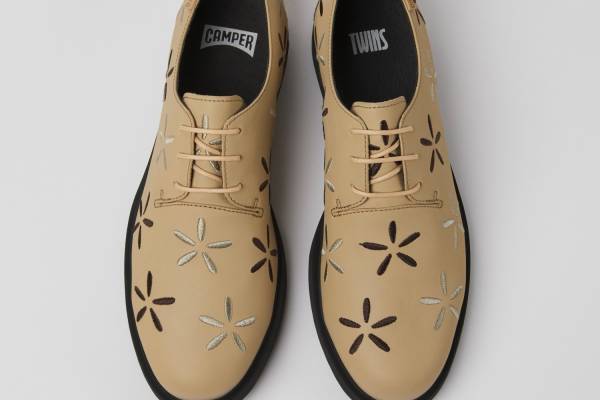 カンペール“フラワー柄”新作ウィメンズシューズ、厚底シューズ＆鮮やかブルーのブーツ