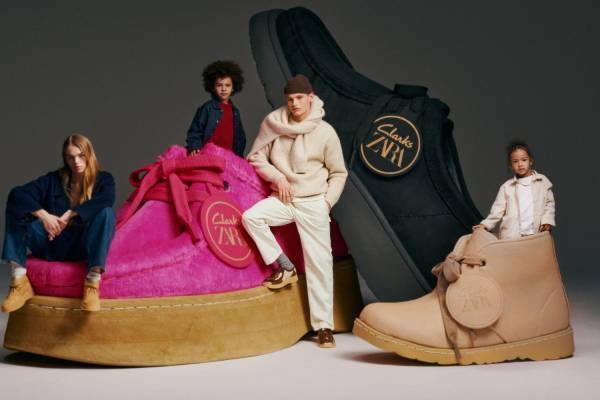 ZARA×クラークスのコラボシューズ、「ワラビー」の厚底レザーシューズ＆カウヘアーのデザートブーツ