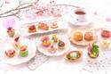 ヒルトン東京ベイ「桜×ストロベリーアフタヌーンティー」“桜の木”のミニチュアデザート＆苺のエクレア