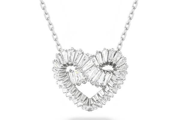 スワロフスキー23年ホワイトデー新作、ねじりハート型ネックレス＆リボンのクリスタル付ピアス