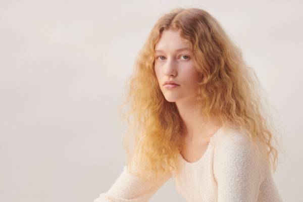 ロロ・ピアーナ“もこもこ”新作ルームウェア、シルク100%のニットドレス＆ポロシャツ