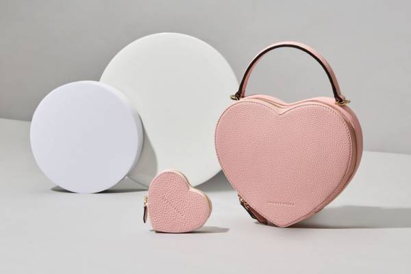 ボナベンチュラの人気「ハート型バッグ」に春限定“サクラ”カラー、新色パープルのレザー小物も