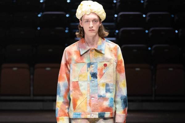 シンヤコヅカ 2023-24年秋冬コレクション、補完する景色