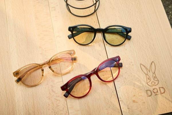 ゾフ新作“キャンプを楽しむ”ためのカラーサングラス、アウトドアブランド「DOD」とコラボ